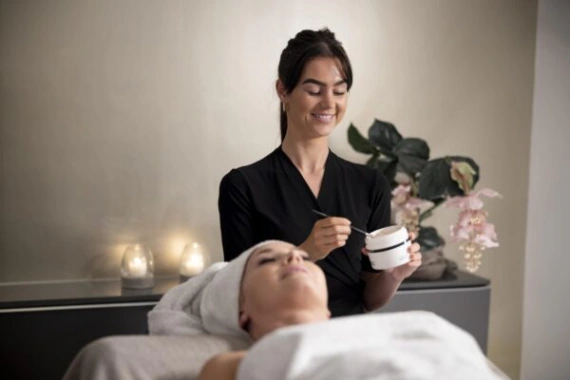 sandwich massage in aerocity 1